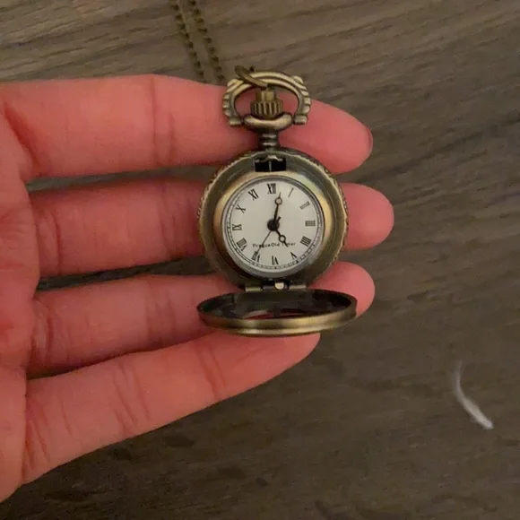 Locket - Picture 3 of 3